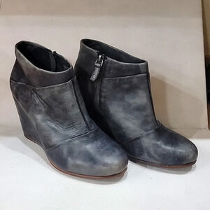 UGG LEATHER BOOTIES‎ ANKLE BOOTS (sz 9)